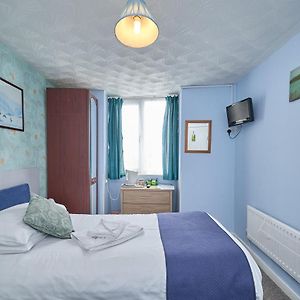 Zimmer mit Kingsize-Bett